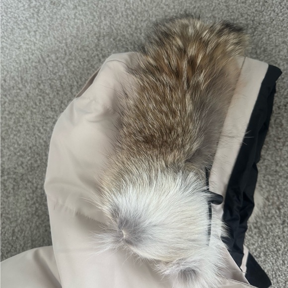 Canada Goose Women's Beige Hooded Puffer Jacket - Picture 5 of 8